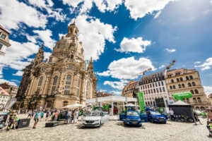SKODA nutzt die grandiose Kulisse der Frauenkirche um seine Fahrzeuge in Szene zu setzen.